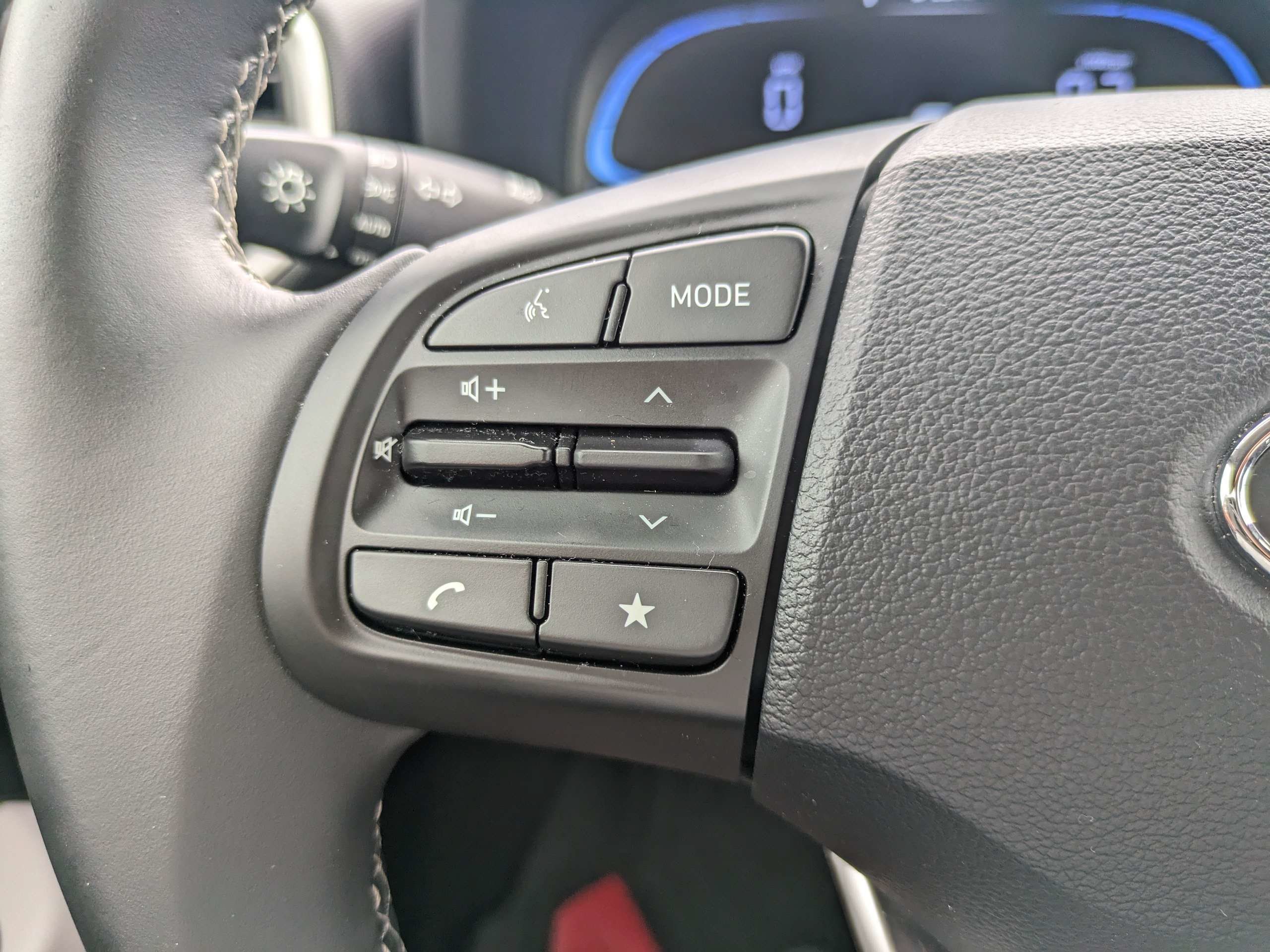 Certified 2025 Hyundai Venue SEL FWD image 22