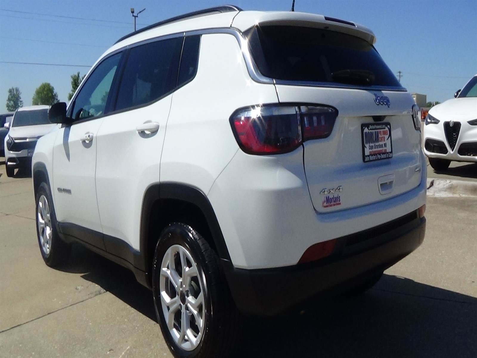 Certified 2025 Jeep Compass Latitude AWD/4WD image 8