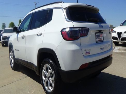 Certified 2025 Jeep Compass Latitude AWD/4WD image 8