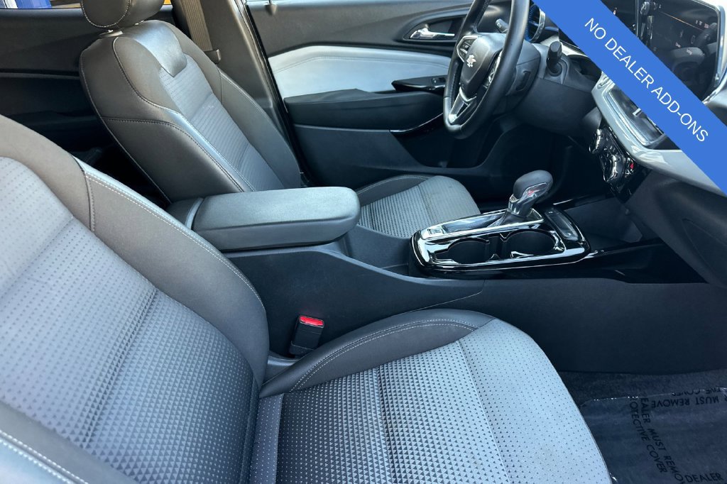 Used 2024 Chevrolet Trax LT w/ Driver Confidence Package FWD image 17