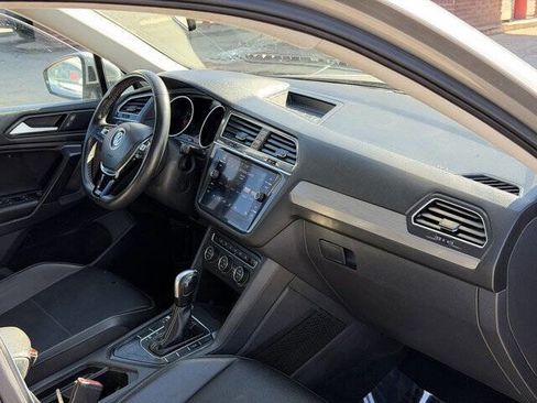 Used 2021 Volkswagen Tiguan SE image 20