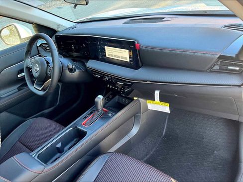 New 2025 Nissan Kicks SR image 9