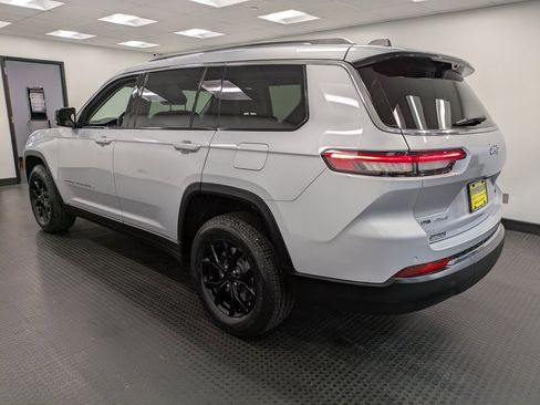 Used 2022 Jeep Grand Cherokee L Limited w/ Luxury Tech Group II image 6