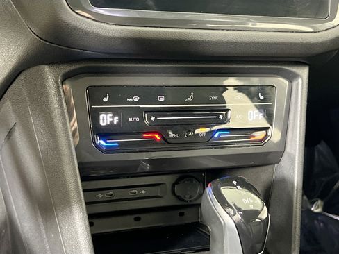 Used 2022 Volkswagen Tiguan SE AWD/4WD image 15