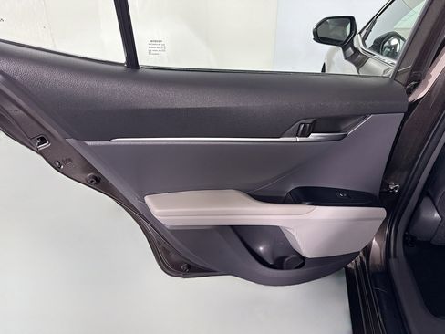 Used 2020 Toyota Camry LE image 25