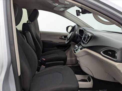 Used 2023 Chrysler Voyager LX FWD image 22