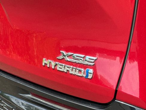 Used 2022 Toyota Sienna XSE w/ XSE Plus Package FWD image 30