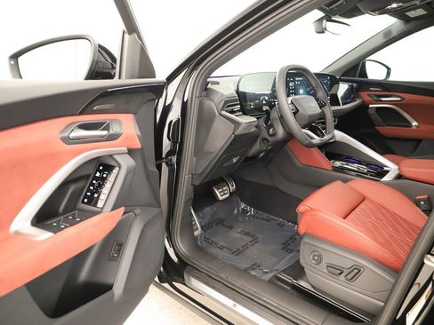 Certified 2025 Audi SQ5 Prestige image 14