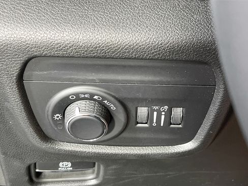 Used 2023 Jeep Grand Cherokee Laredo w/ Luxury Tech Group I AWD/4WD image 10