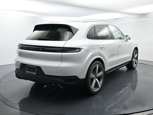 Certified 2025 Porsche Cayenne AWD/4WD image 14