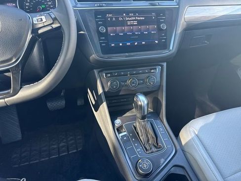 Used 2021 Volkswagen Tiguan SE w/ Panoramic Sunroof Package image 19