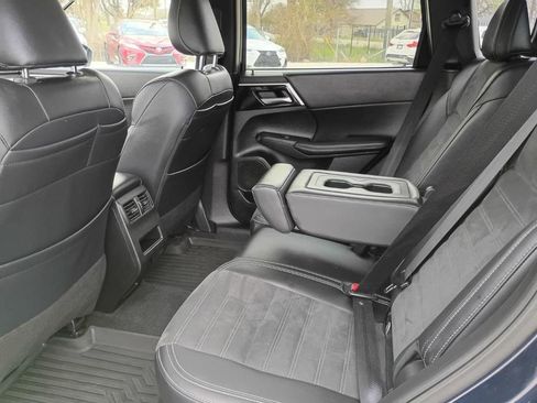 Used 2024 Mitsubishi Outlander AWD image 11