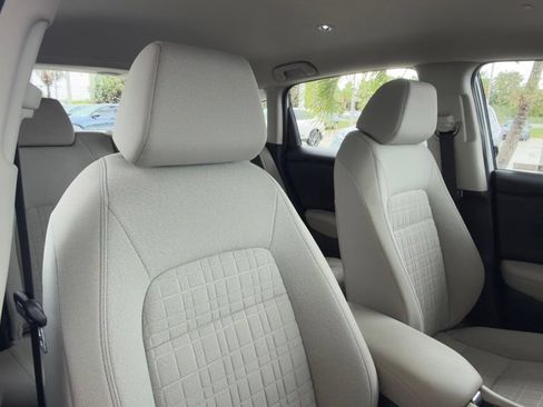 Used 2024 Honda HR-V LX image 8