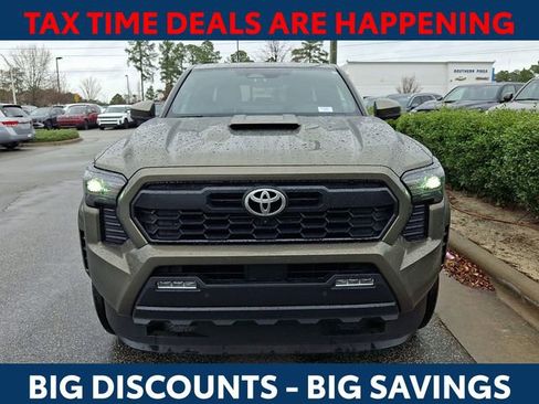 Used 2025 Toyota Tacoma TRD Sport w/ TRD Sport Premium Package image 3