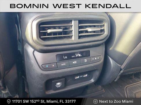 Used 2023 Honda Pilot TrailSport image 16