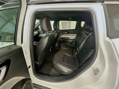 Used 2025 Jeep Compass Limited image 27