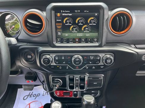 Used 2020 Jeep Gladiator Mojave AWD/4WD image 17