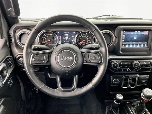 Used 2022 Jeep Gladiator Willys image 5