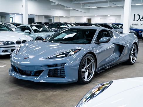 Used 2025 Chevrolet Corvette E-Ray w/ ZER Performance Package AWD/4WD image 3