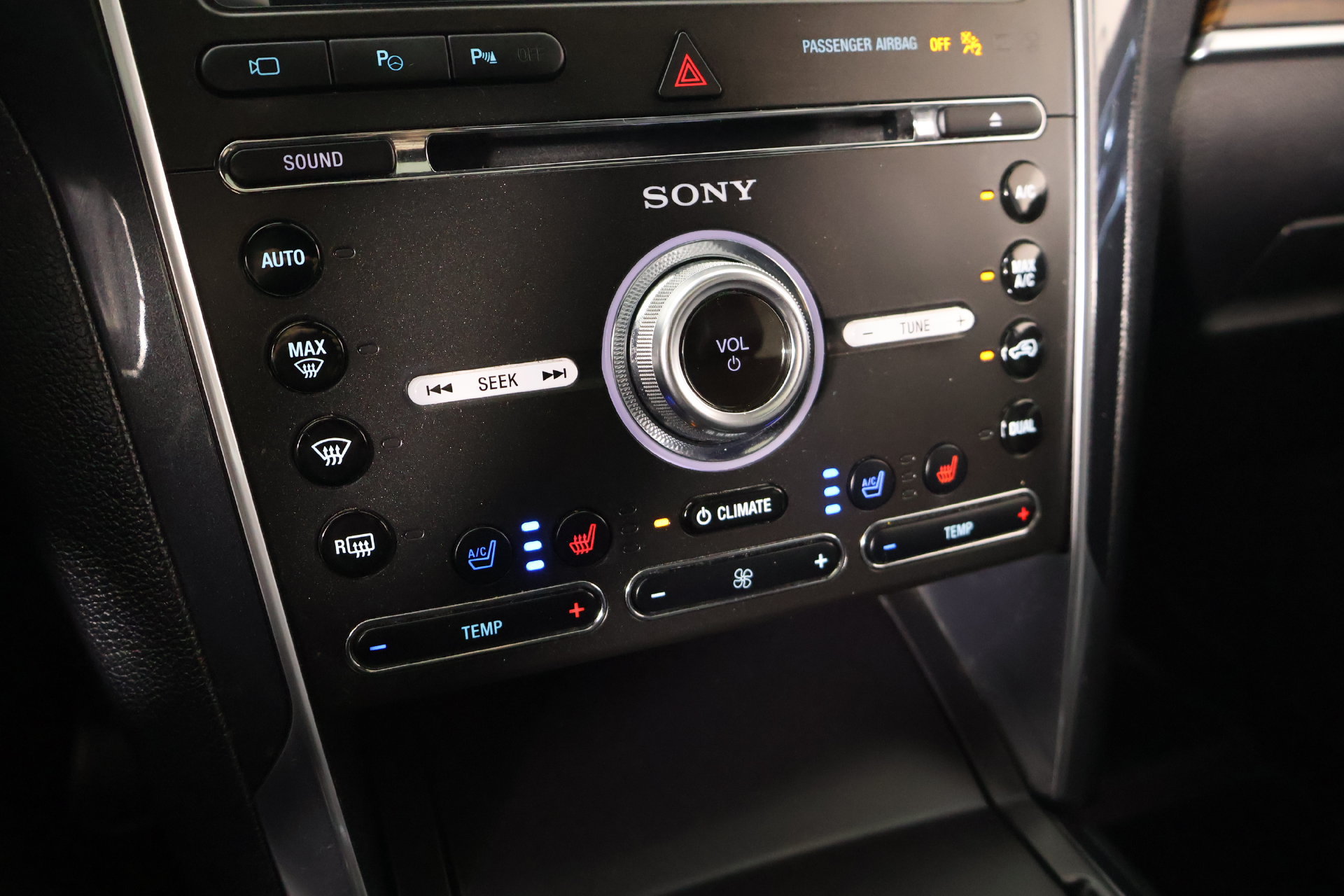 Used 2018 Ford Explorer Limited w/ Equipment Group 301A AWD/4WD image 8