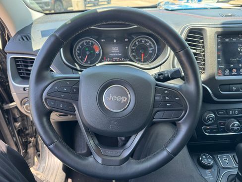Used 2019 Jeep Cherokee Trailhawk w/ Cold Weather Group AWD/4WD image 9