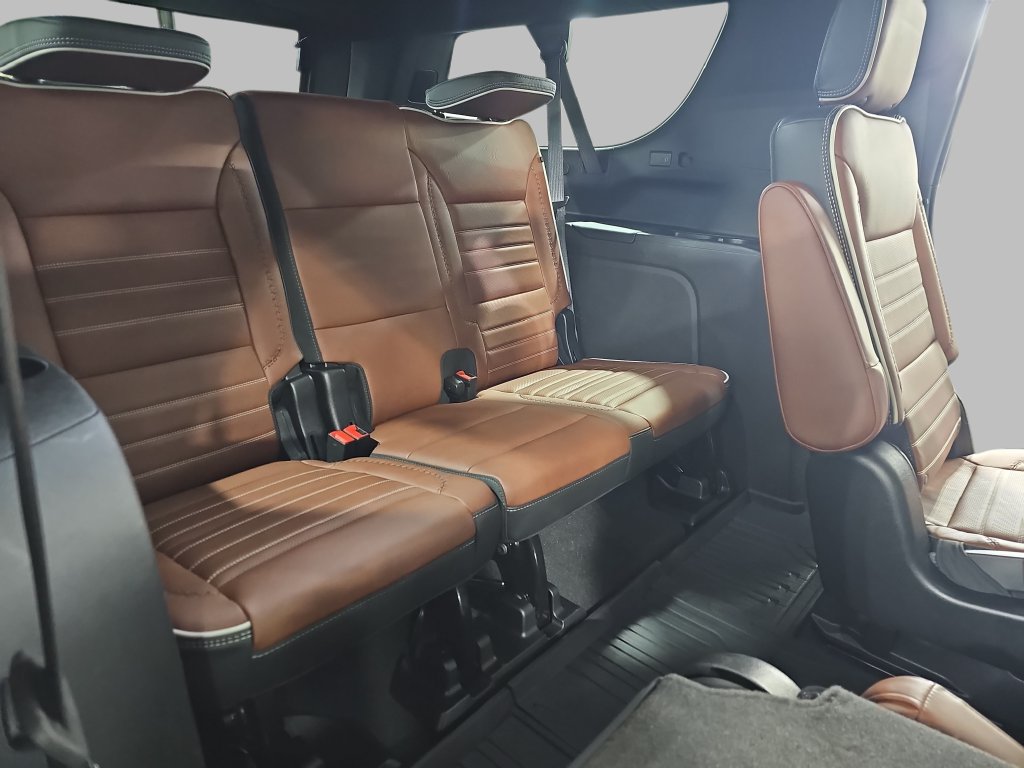 Used 2023 GMC Yukon XL Denali Ultimate w/ LPO, Floor Liner Package AWD/4WD image 15