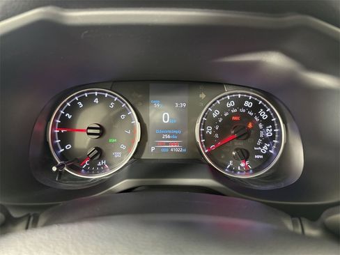 Used 2020 Toyota RAV4 XLE Premium image 34