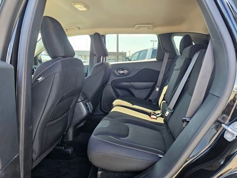 Used 2015 Jeep Cherokee Latitude w/ Trailer Tow Group AWD/4WD image 19