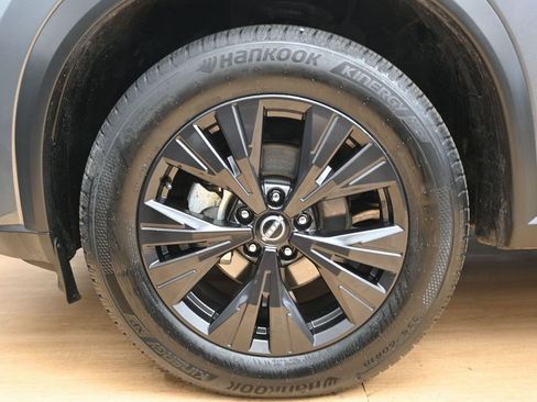 Used 2022 Nissan Rogue SV image 11