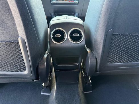 Used 2020 Mercedes-Benz GLB 250 4MATIC image 39