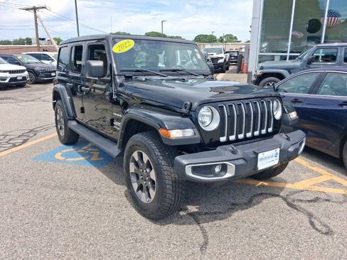 Used 2022 Jeep Wrangler Unlimited Sahara w/ Cold Weather Group AWD/4WD image 2