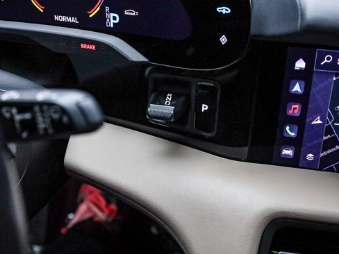 Certified 2022 Porsche Taycan 4 Cross Turismo image 27