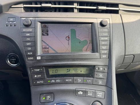 Used 2010 Toyota Prius Three w/ Solar Roof Pkg FWD image 35