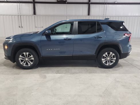 Used 2025 Chevrolet Equinox LT image 2