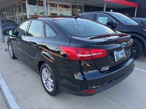 Used 2018 Ford Focus SE w/ Cold Weather Package FWD image 6