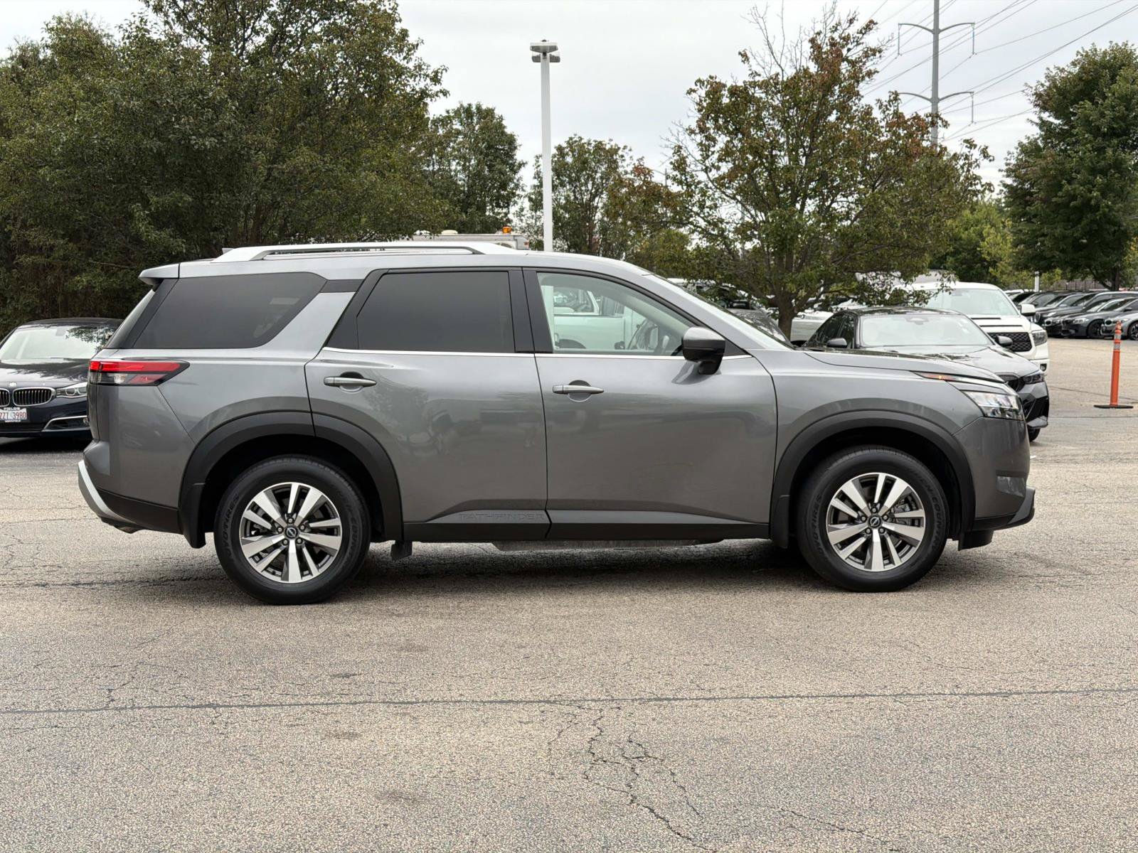 Used 2023 Nissan Pathfinder SL w/ Lighting Package (N92) AWD/4WD image 5