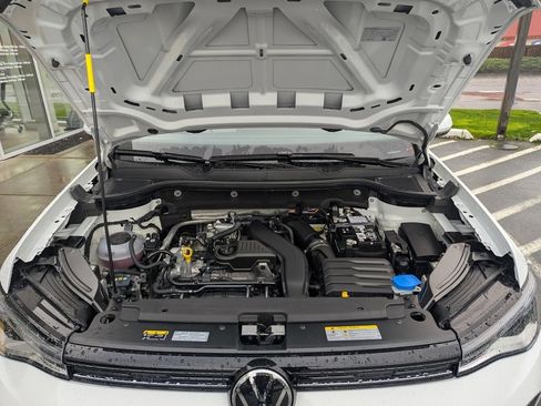 Used 2025 Volkswagen Taos SE image 35