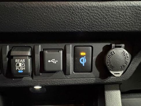 Used 2022 Toyota Tacoma TRD Off-Road w/ Technology Package image 16