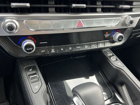 Certified 2024 Kia Telluride EX image 31