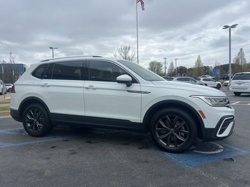 Used 2022 Volkswagen Tiguan SE image 4