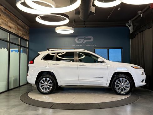 Used 2016 Jeep Cherokee Overland AWD/4WD image 2