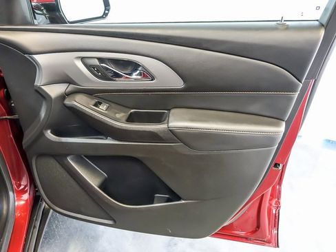Used 2020 Chevrolet Traverse LT image 33