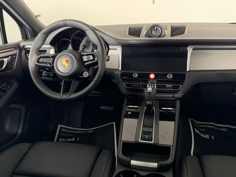 New 2026 Porsche Macan image 23