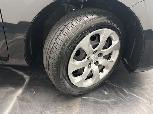 Used 2011 MAZDA MAZDA3 i Sport image 29