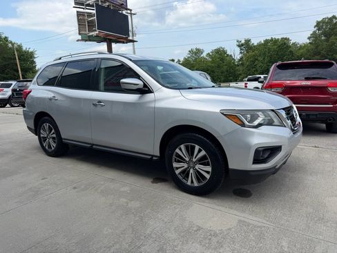 Used 2018 Nissan Pathfinder SV AWD/4WD image 10