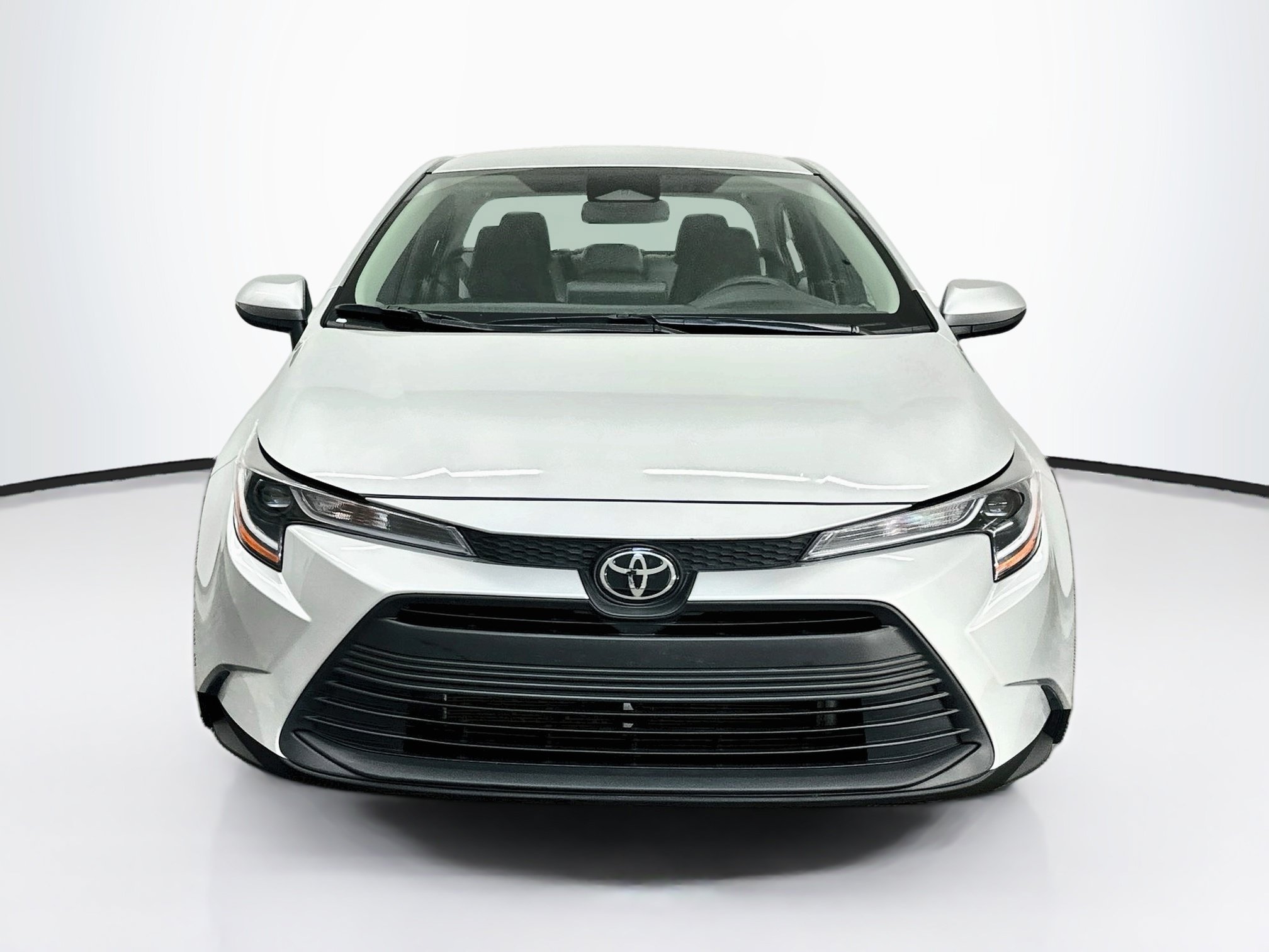 Used 2025 Toyota Corolla LE FWD image 2