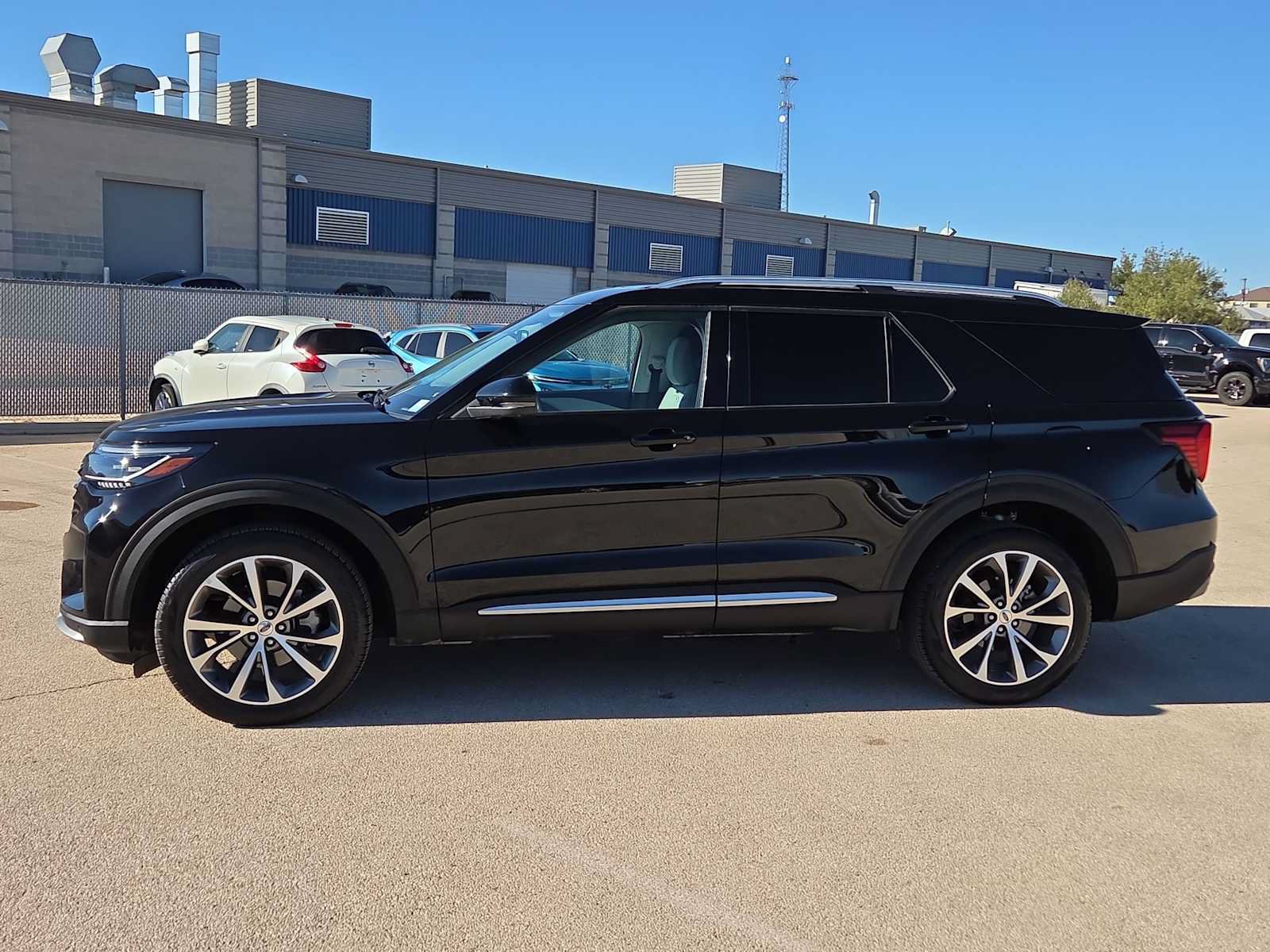 Used 2025 Ford Explorer Platinum w/ Ultimate Package AWD/4WD image 5