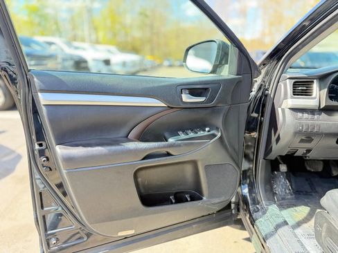 Used 2017 Toyota Highlander XLE w/ Carpet Mat Package AWD/4WD image 32