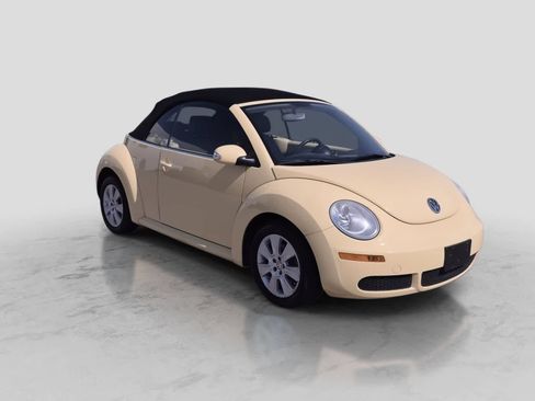 Used 2008 Volkswagen Beetle S FWD image 2