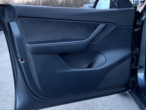 Used 2021 Tesla Model Y Long Range image 18